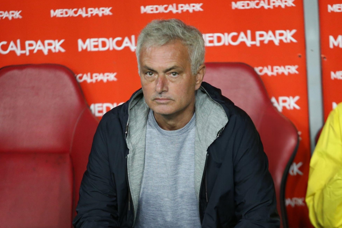 fenerbahce khung hoang truoc man tiep don man united